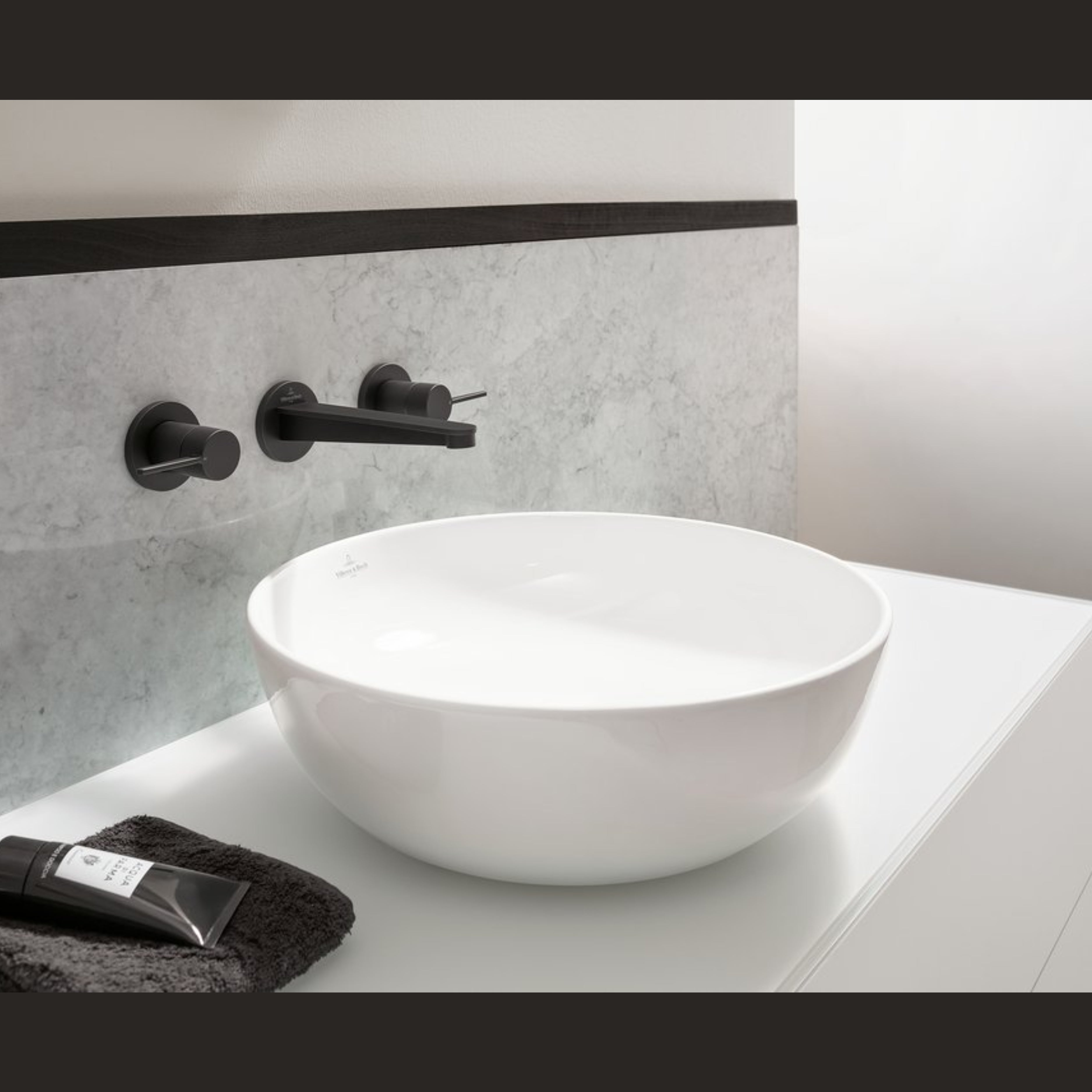 ARTIS SURFACE MOUNTED WASHBASIN 43 CM ROUND