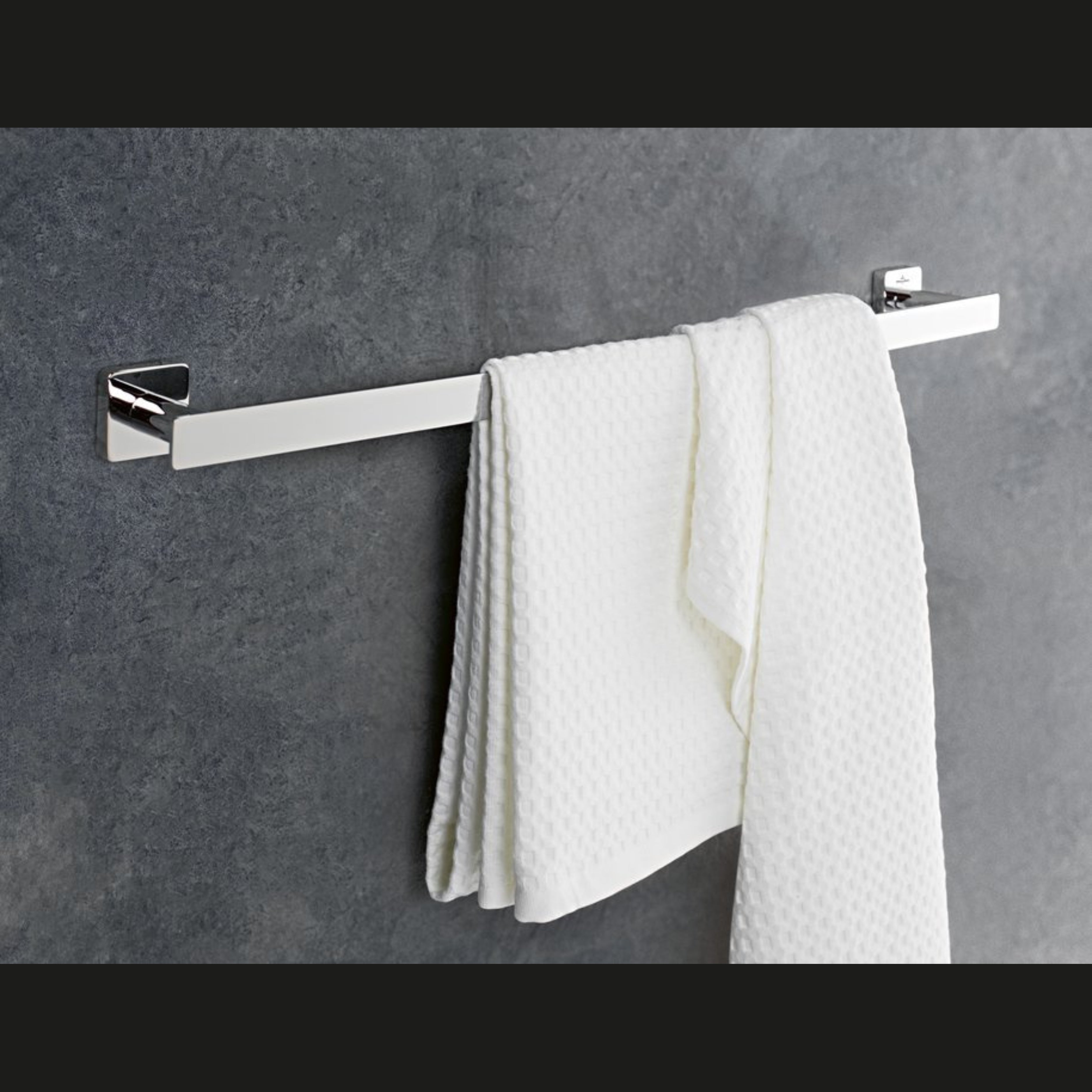 STRIKING TOWEL RAIL-SQUARE
